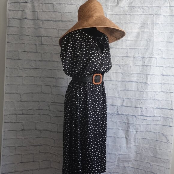 H&M Black and  off-white patterned dress - Picture 3 of 11